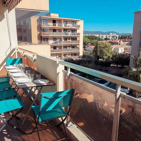 Chic Appart Du Port Fréjus Exterior photo
