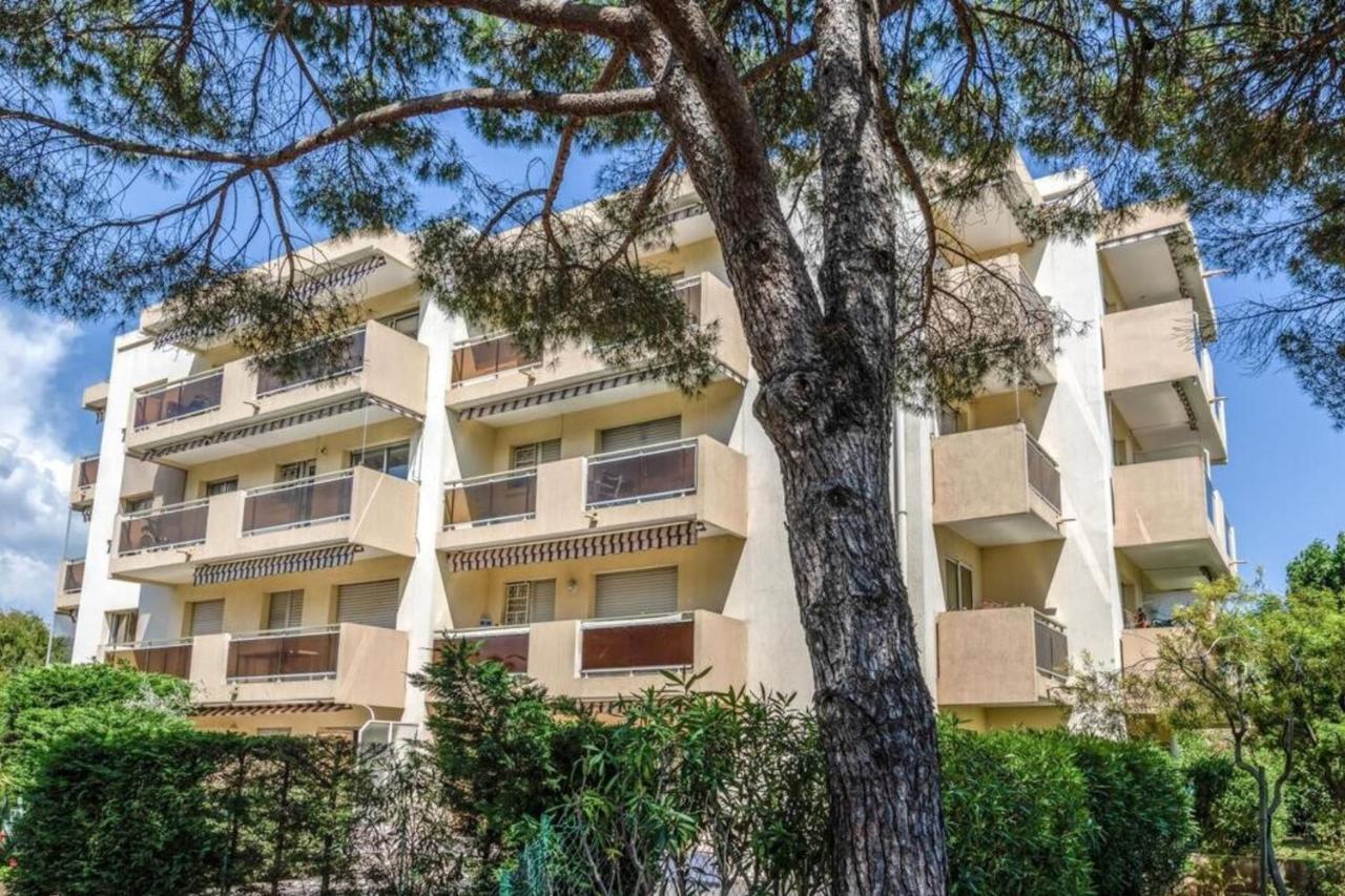 Chic Appart Du Port Fréjus Exterior photo