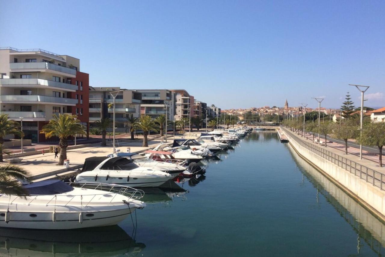 Chic Appart Du Port Fréjus Exterior photo